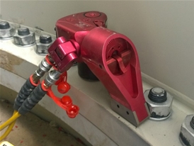 驅(qū)動液壓扭矩扳手在張家口沽源風場預(yù)緊塔筒螺栓